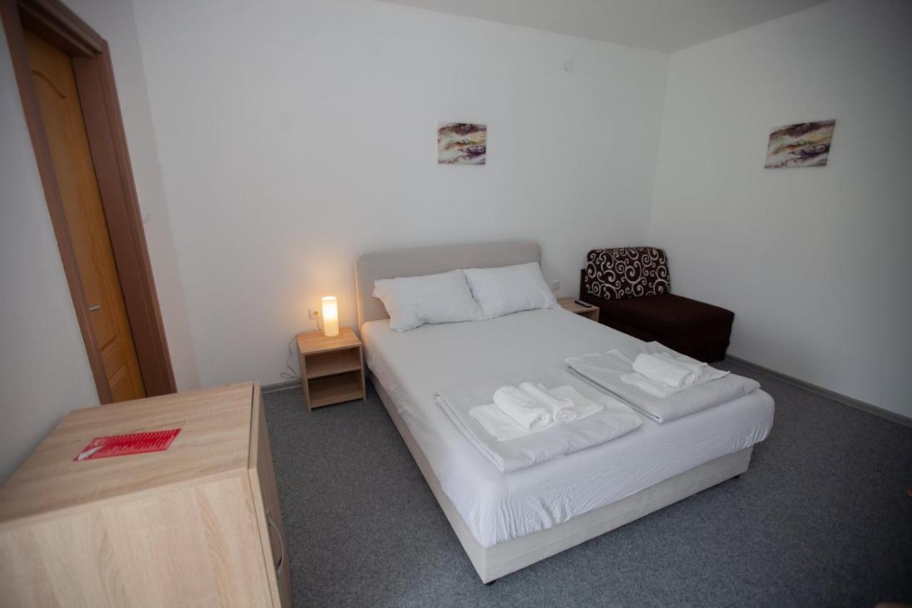 Vinarija "Delmo" Apartments 트레빈예 외부 사진