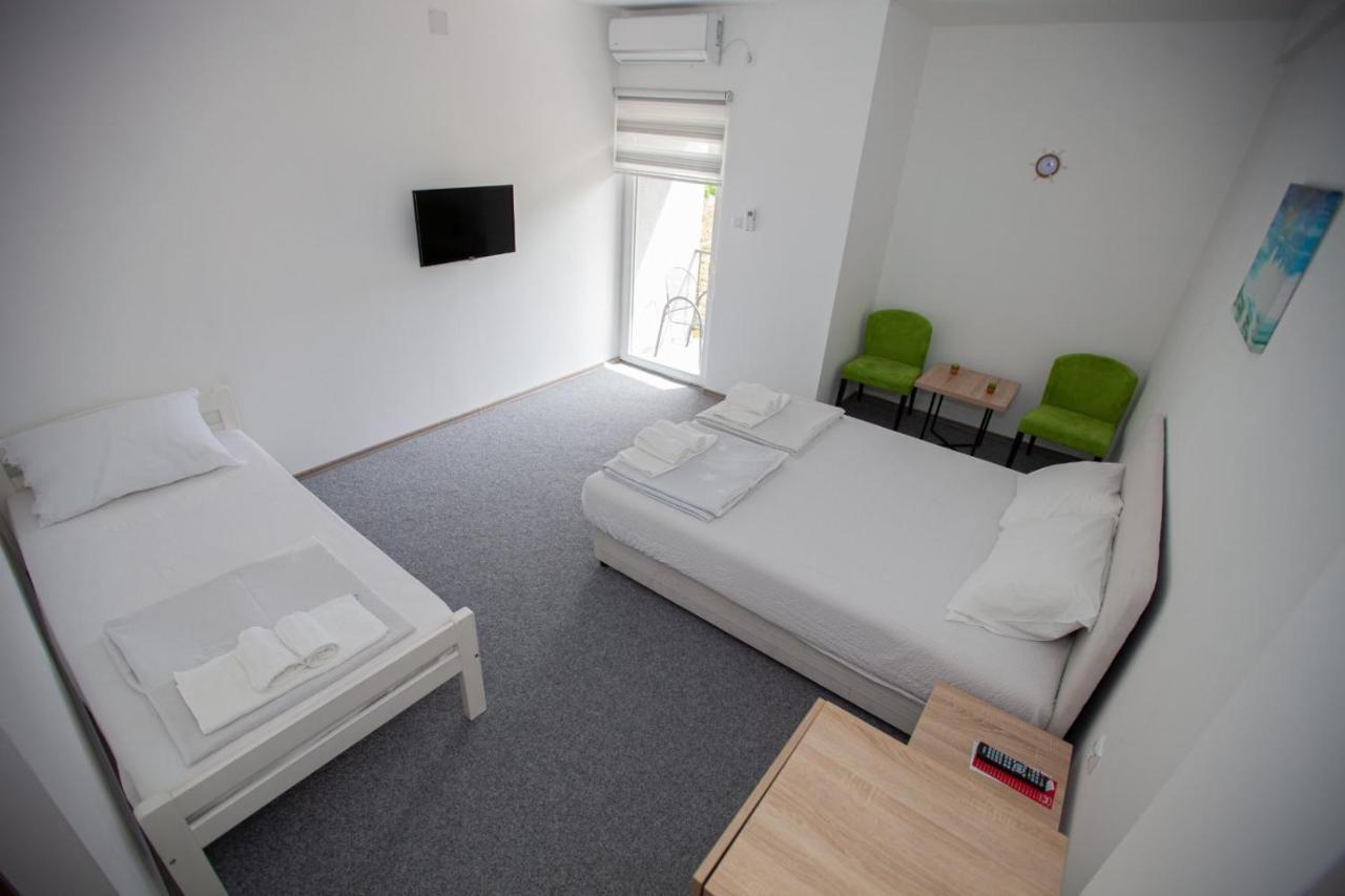 Vinarija "Delmo" Apartments 트레빈예 외부 사진