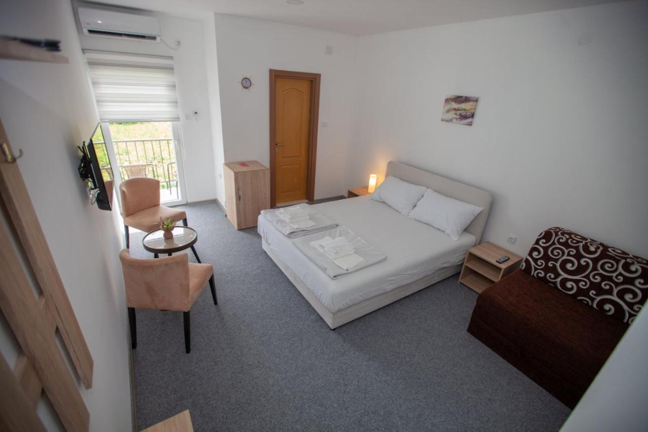 Vinarija "Delmo" Apartments 트레빈예 외부 사진