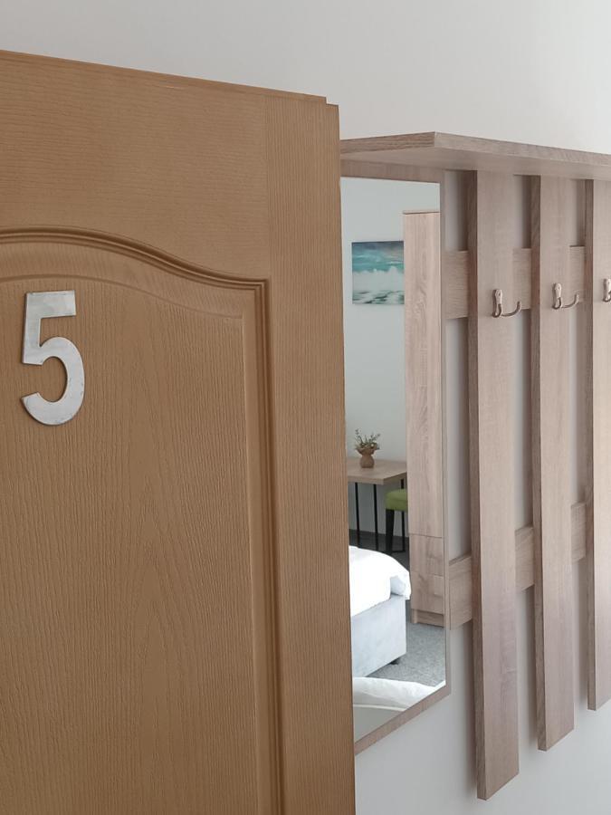 Vinarija "Delmo" Apartments 트레빈예 외부 사진